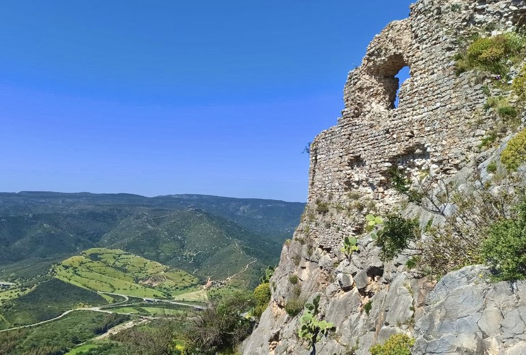 mura_del_castello_di_quirra.jpg