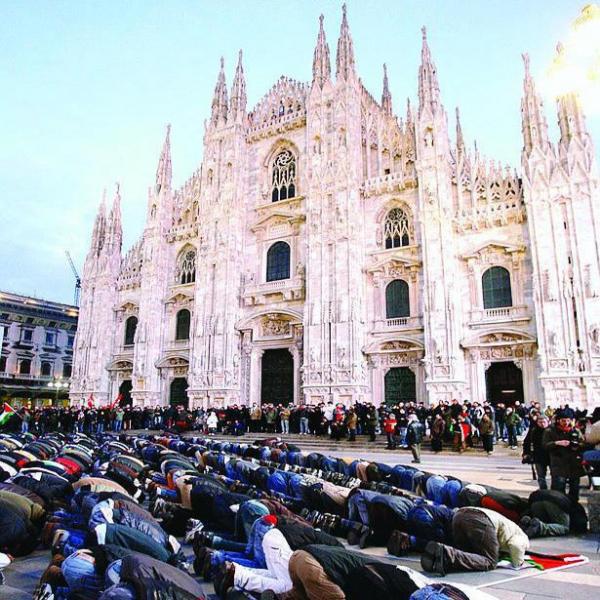 co01 mussulmani-duomo-milano.jpg